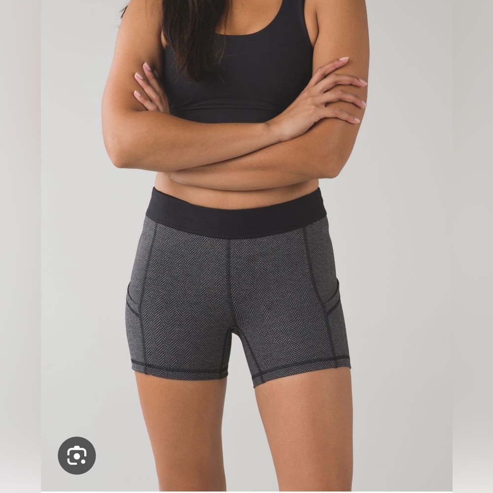 Lululemon what the sport short. Size 4